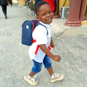 Elvis Smith.r.-contestant